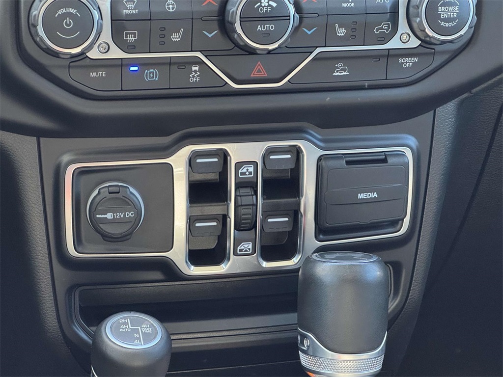 2022 Jeep Wrangler Unlimited Sahara 4xe photo 20