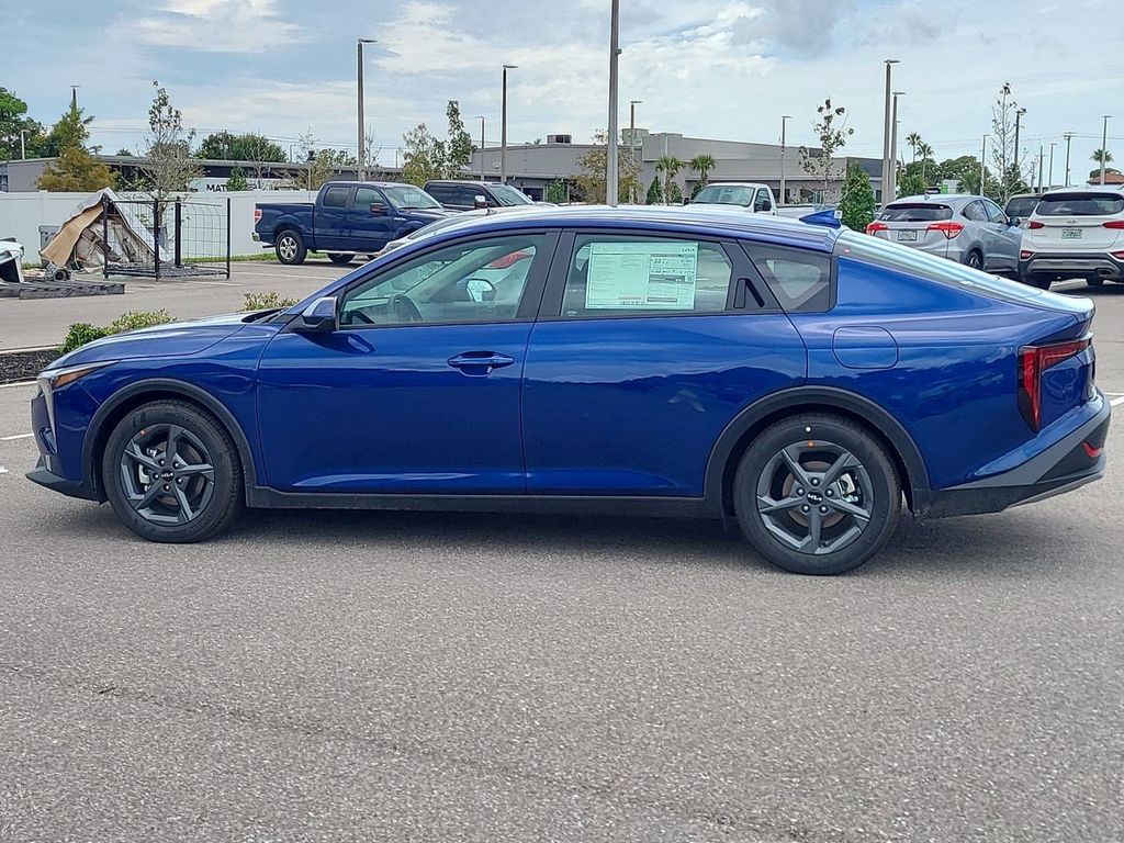2025 Kia K4 LXS photo 8