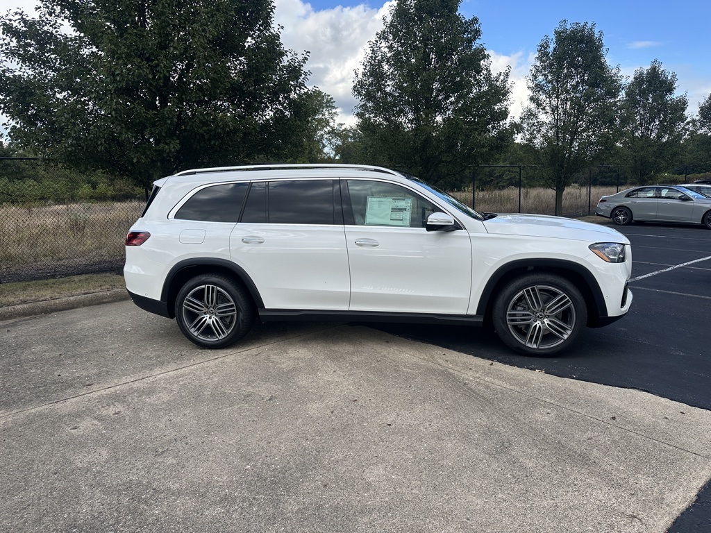2026 Mercedes Benz GLS 450 4MATIC photo 2
