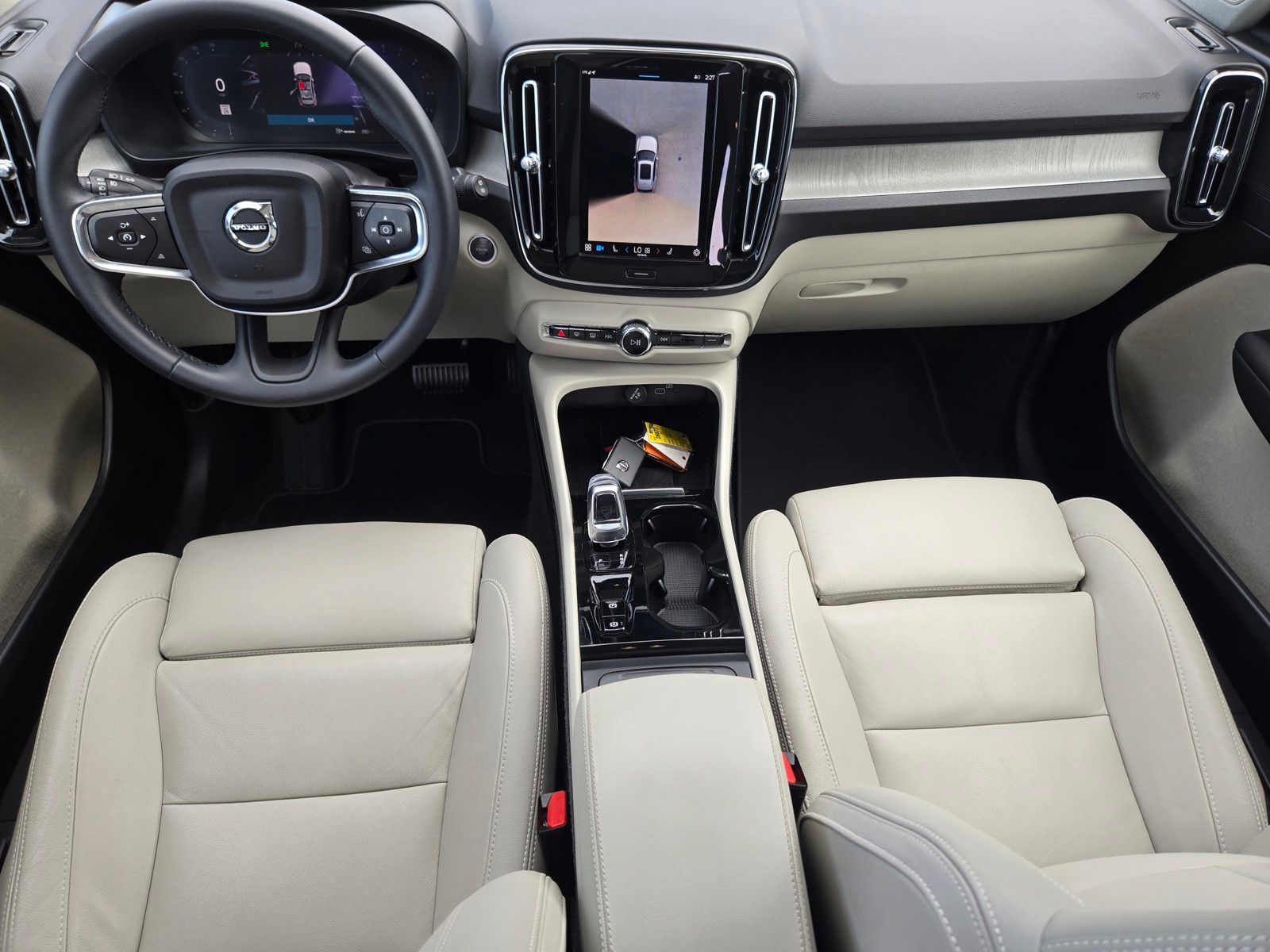 2024 Volvo XC40 AWD Plus photo 11