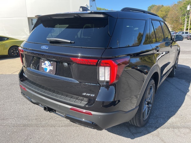 2025 Ford Explorer ST-Line photo 2