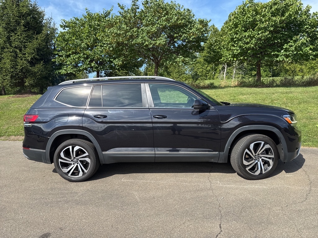 2022 Volkswagen Atlas SEL photo 2