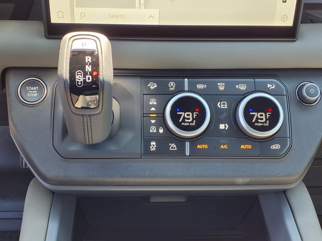 2025 Land Rover Defender 90 S photo 13