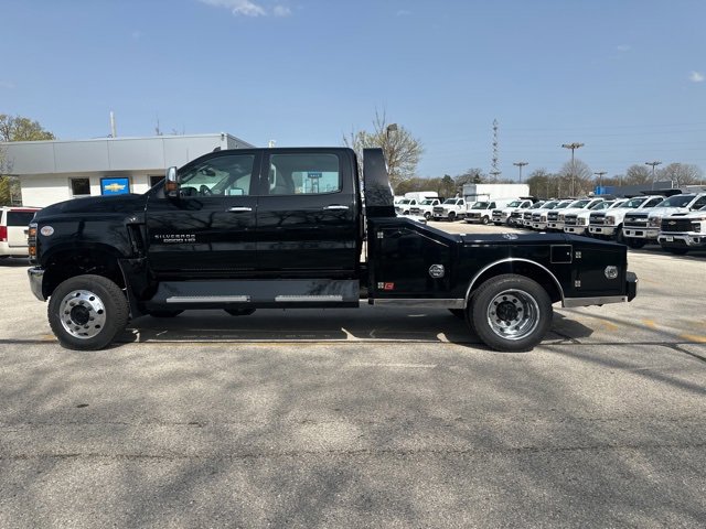 2024 Chevrolet Silverado 6500HD LT photo 8