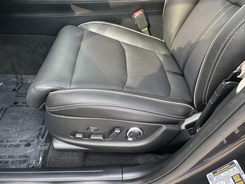 2025 Genesis Electrified GV70 Advanced photo 17