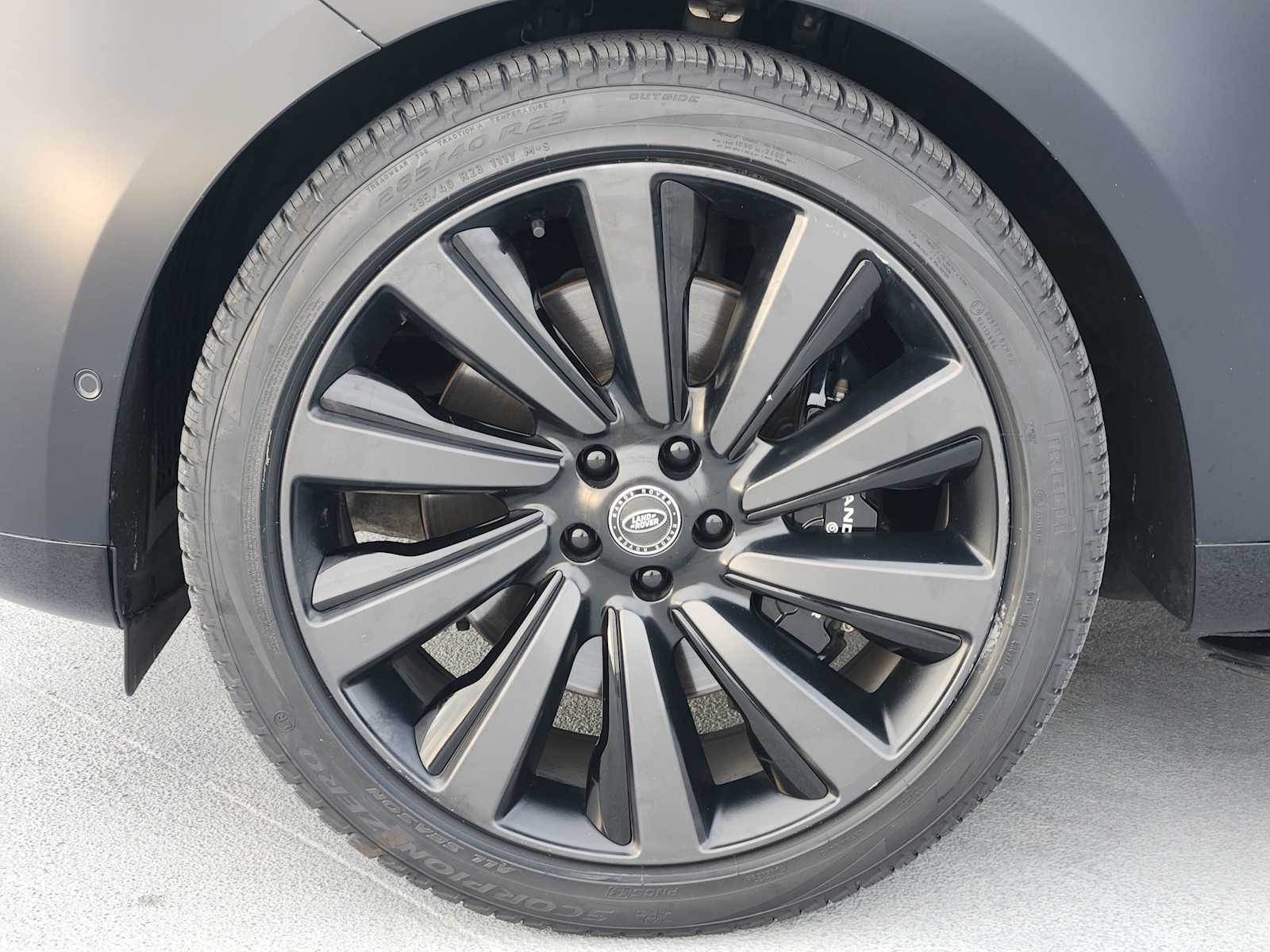 2023 Land Rover Range Rover SV photo 9