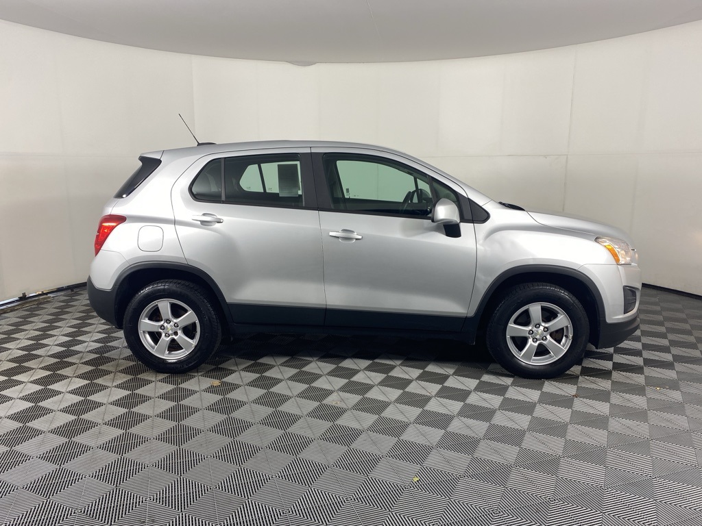 2016 Chevrolet Trax LS photo 2