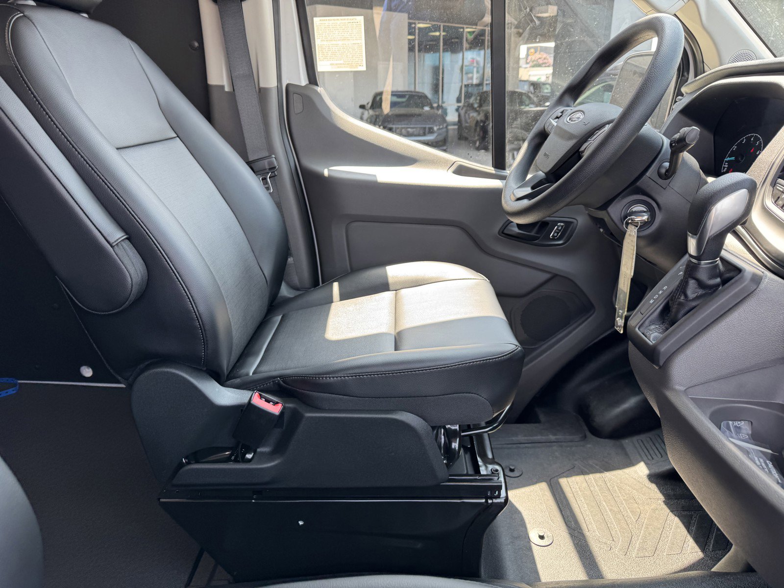 2025 Ford Transit photo 4