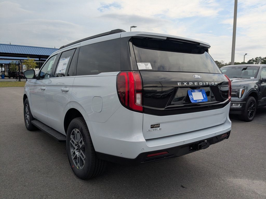 2025 Ford Expedition photo 4