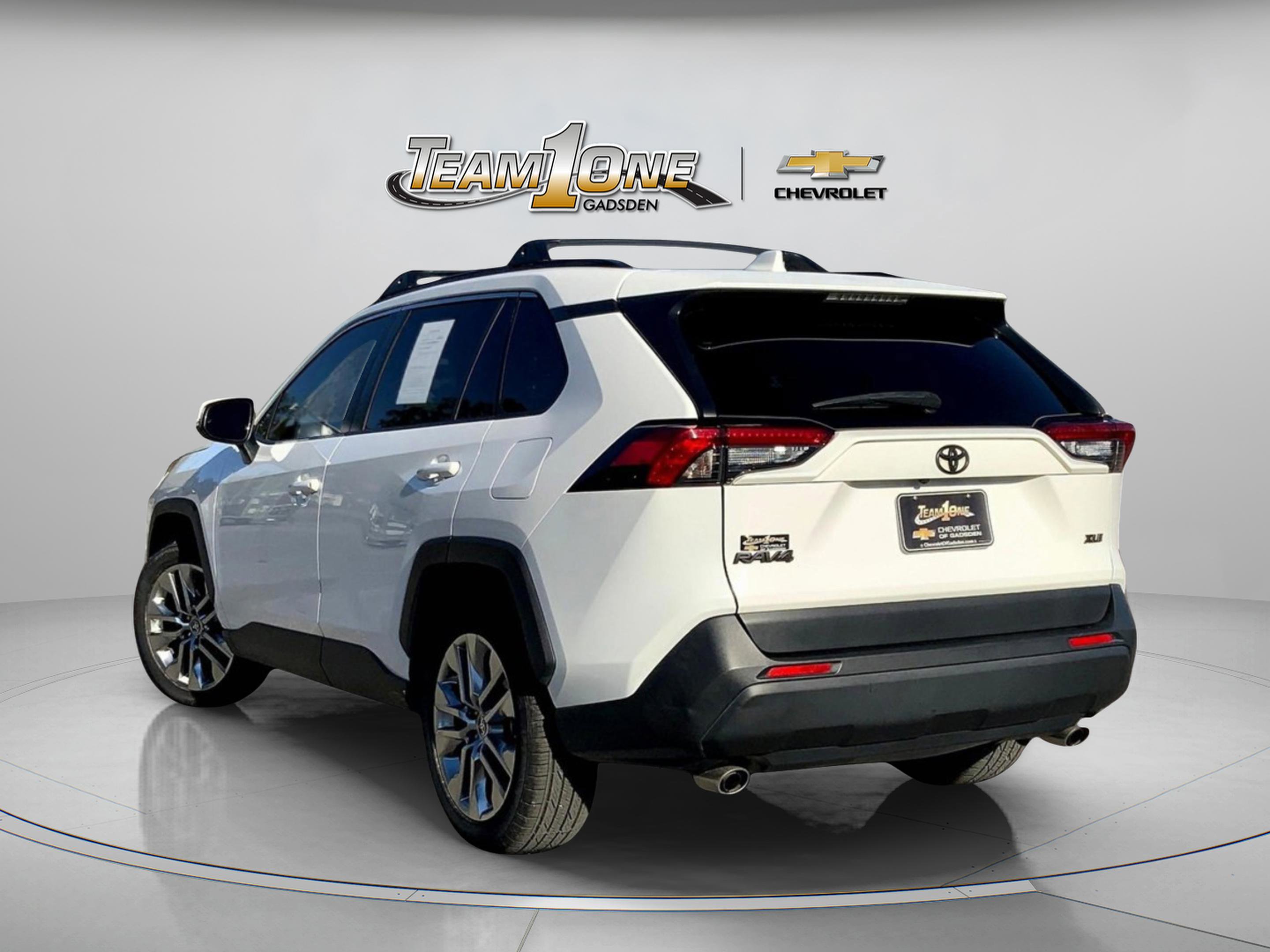 2020 Toyota RAV4 XLE Premium photo 3