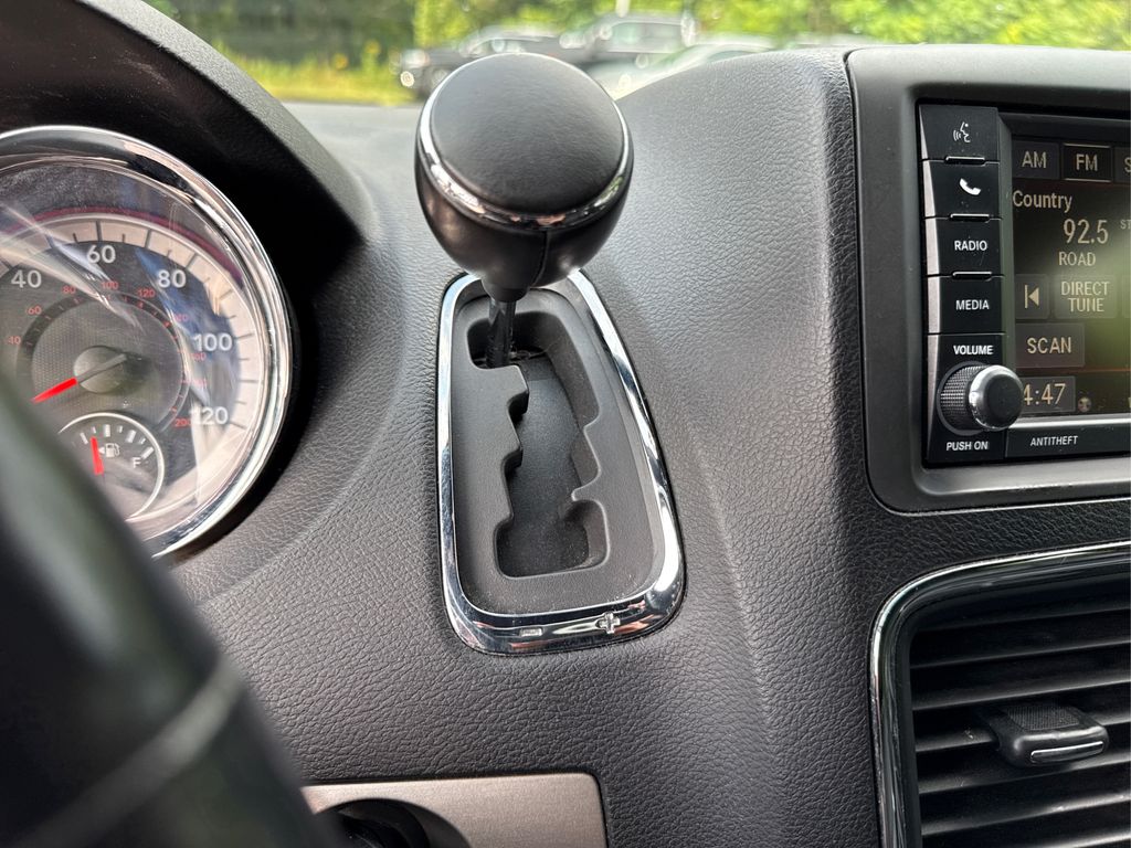 2015 Dodge Grand Caravan R/T photo 34