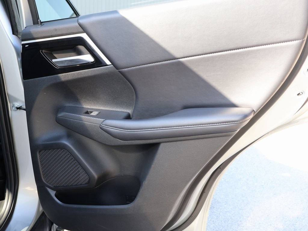 2024 Mitsubishi Outlander SE photo 11
