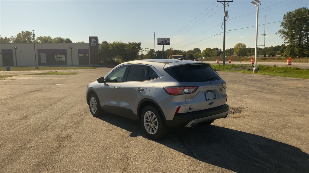 2022 Ford Escape SE photo 4