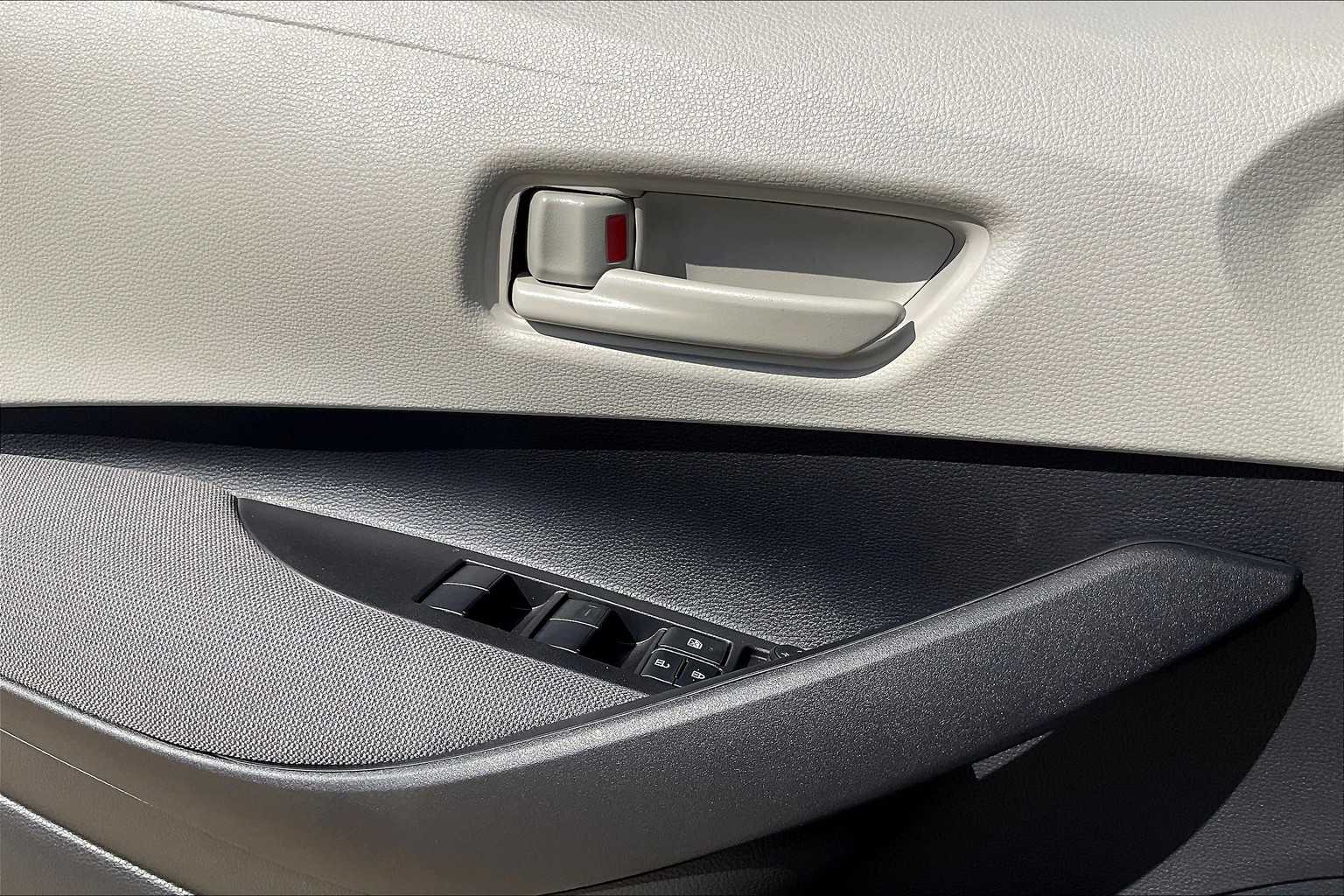 2026 Toyota Corolla LE photo 17