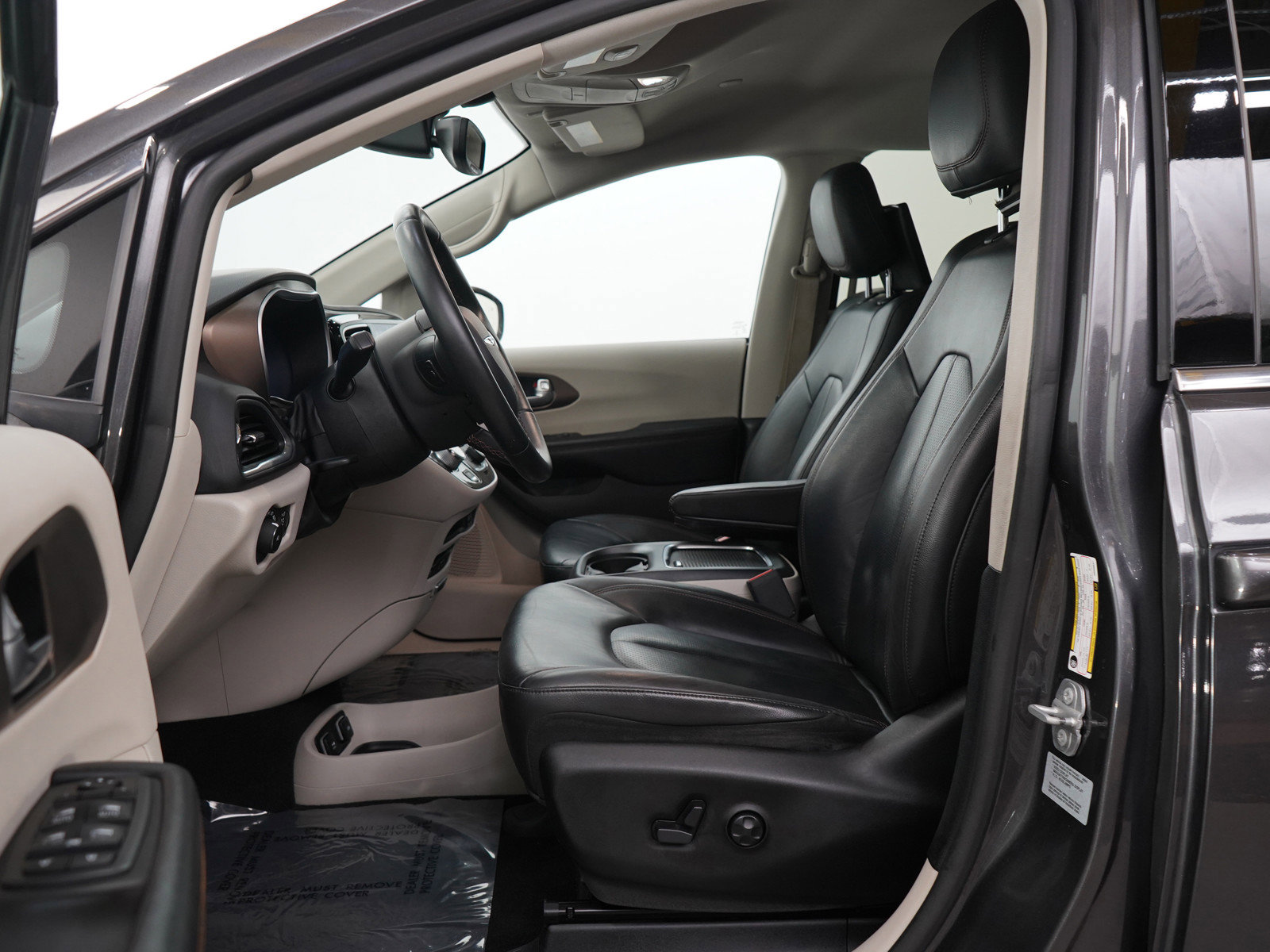 2017 Chrysler Pacifica Touring Plus photo 20