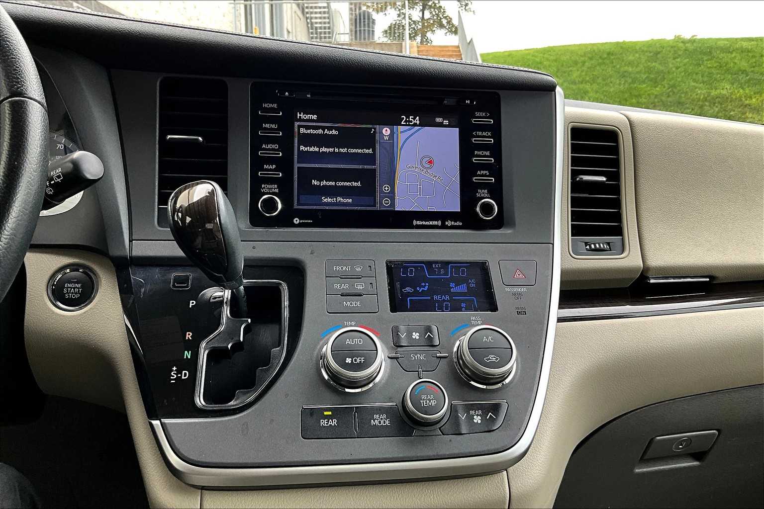 2020 Toyota Sienna XLE Premium photo 32