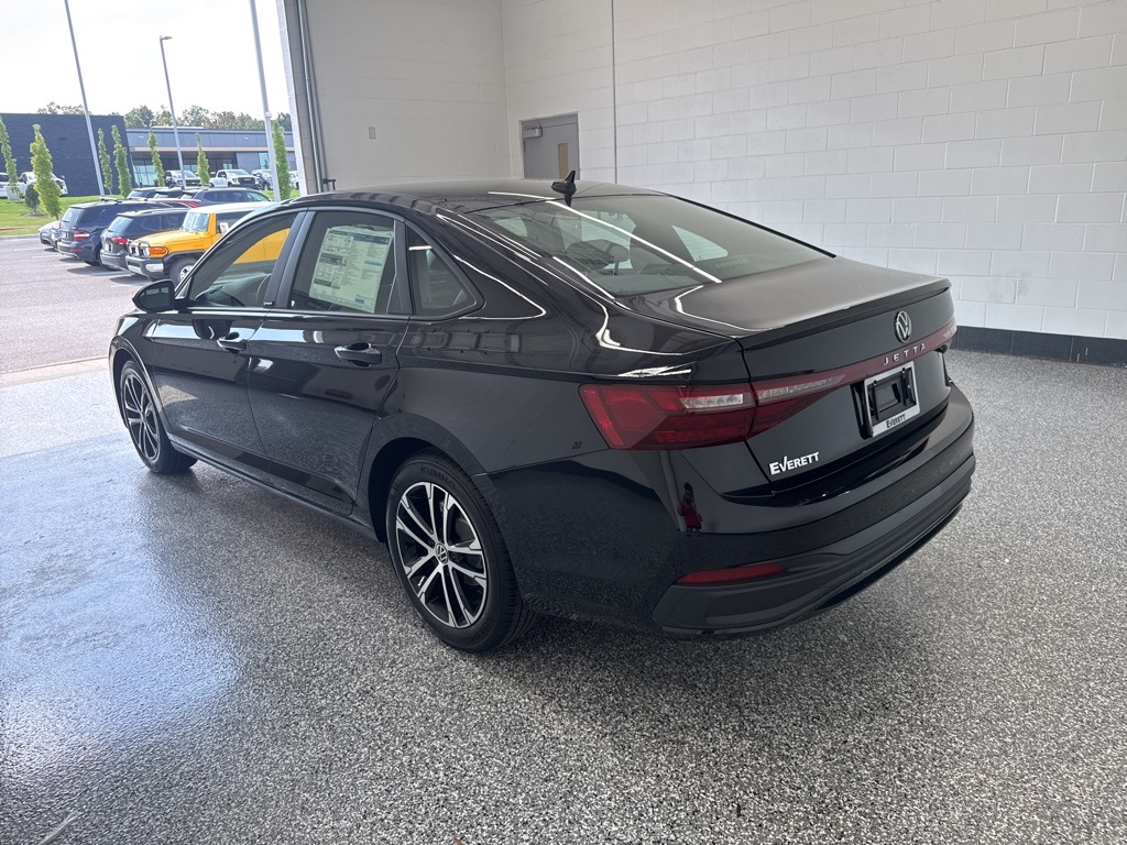 2025 Volkswagen Jetta 1.5T Sport photo 2