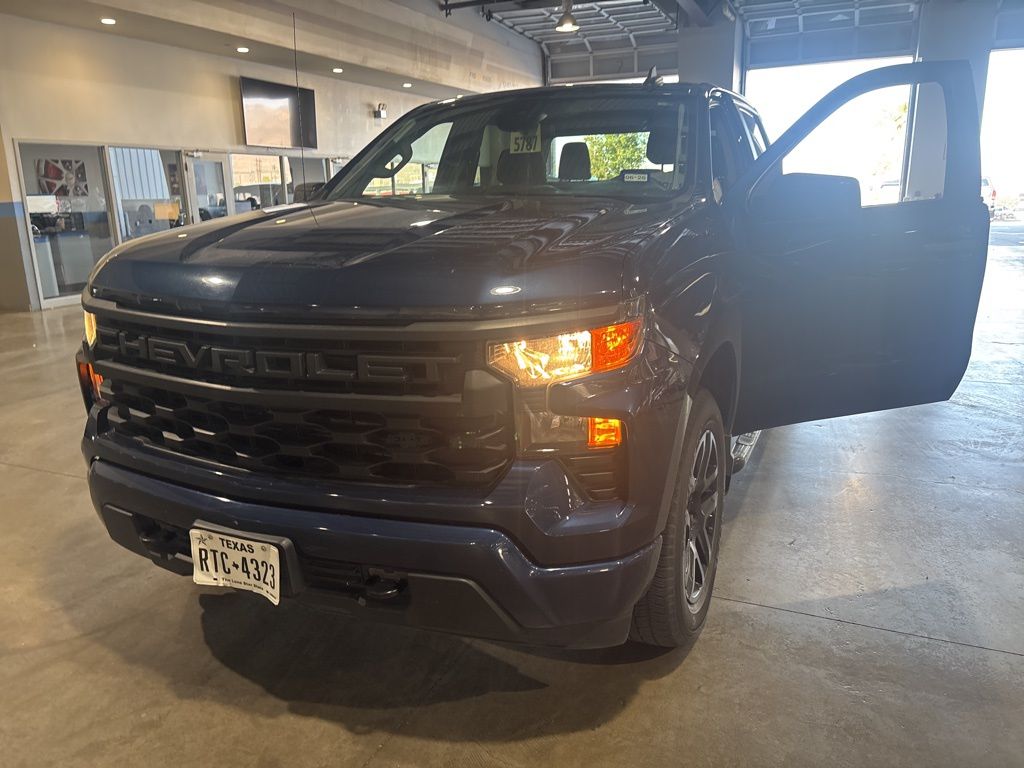 2022 Chevrolet Silverado 1500 Custom photo 3