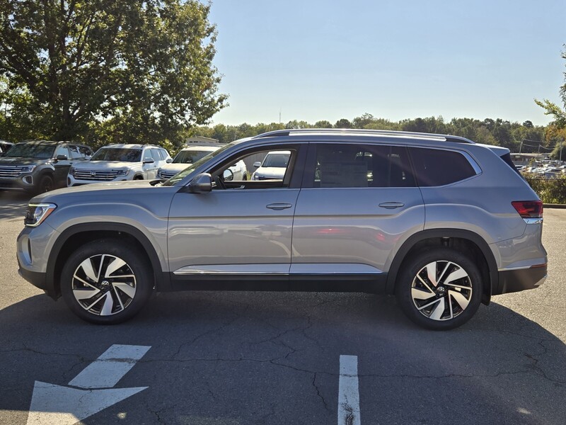 2026 Volkswagen Atlas SEL photo 4