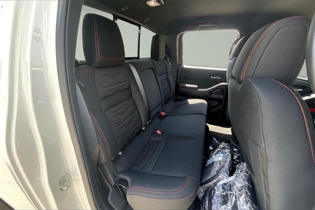 2025 Nissan Frontier PRO-4X photo 8