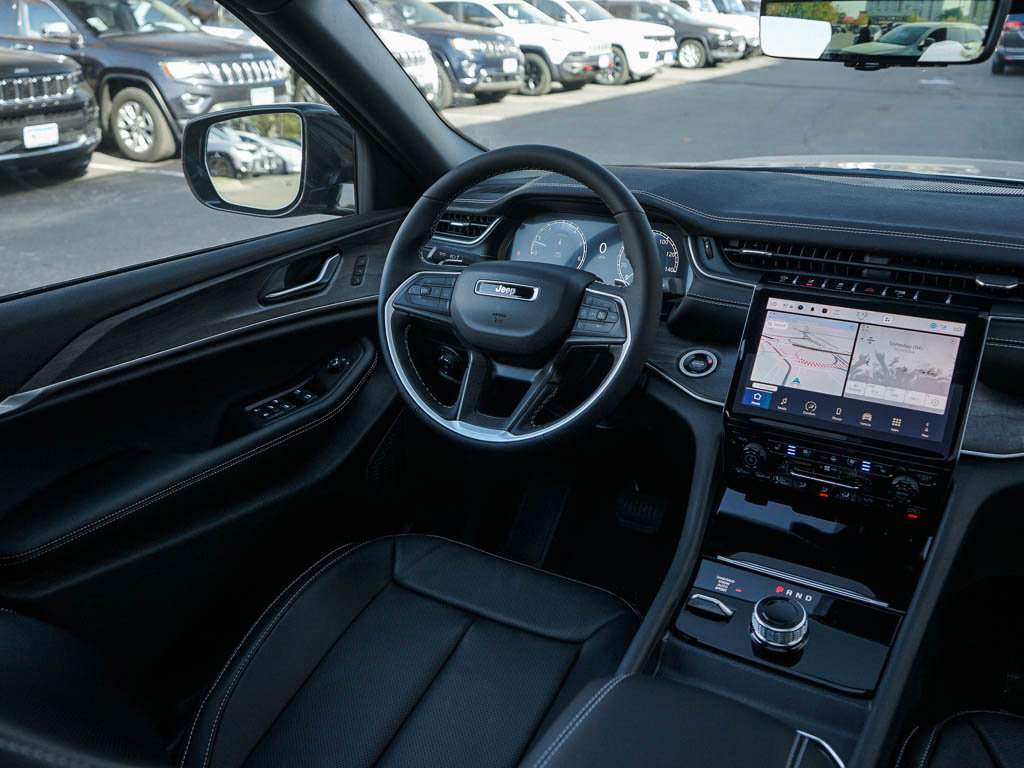 2025 Jeep Grand Cherokee Limited photo 10