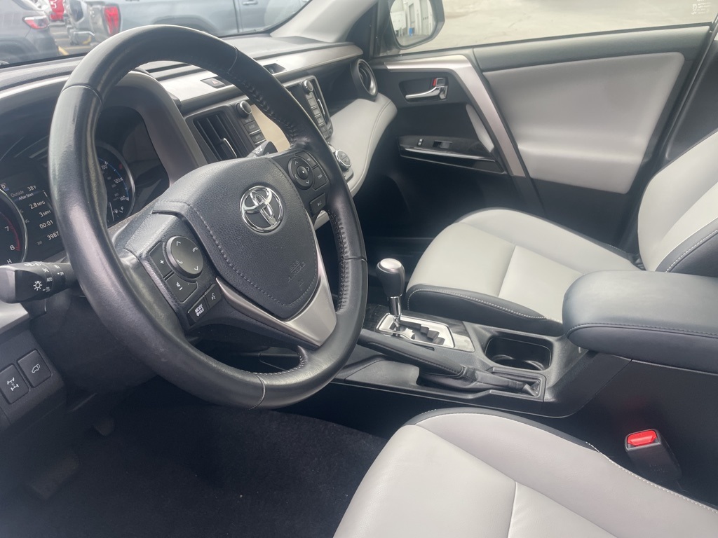 2018 Toyota RAV4 Limited photo 2