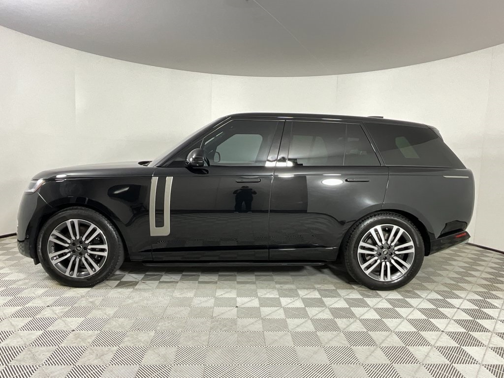 2023 Land Rover Range Rover SE photo 2