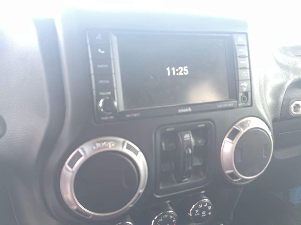 2017 Jeep Wrangler Unlimited Rubicon photo 11