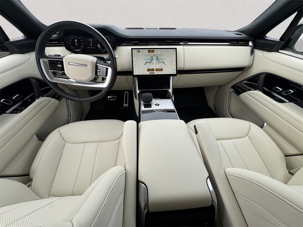2025 Land Rover Range Rover SE photo 8