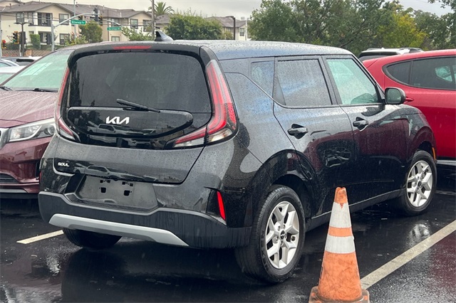 2024 Kia Soul LX photo 2