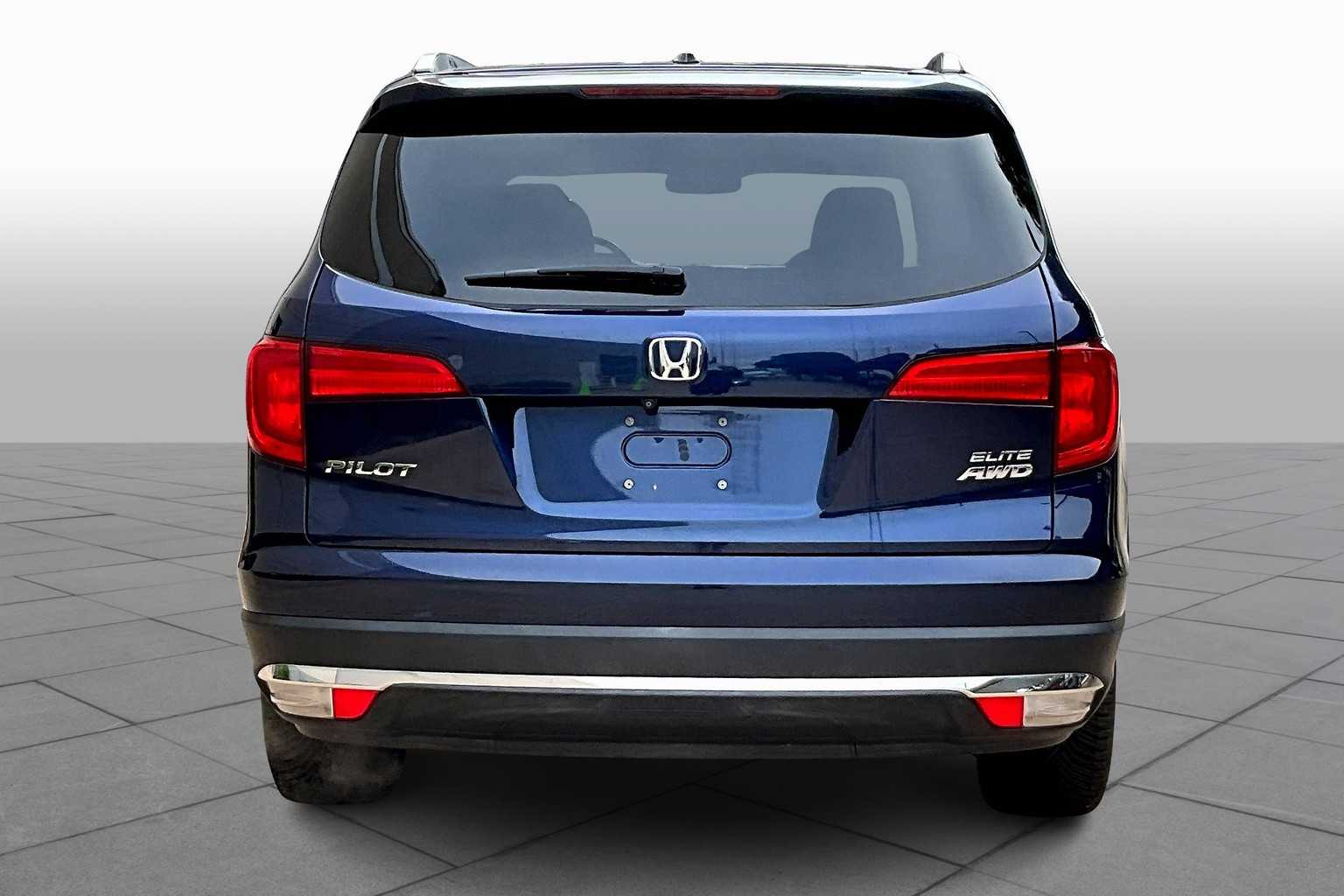 2016 Honda Pilot Elite photo 4