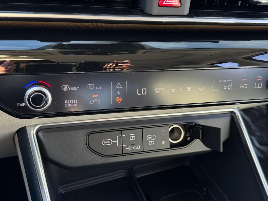 2025 Kia Carnival SX Prestige photo 17