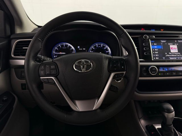 2017 Toyota Highlander XLE photo 16