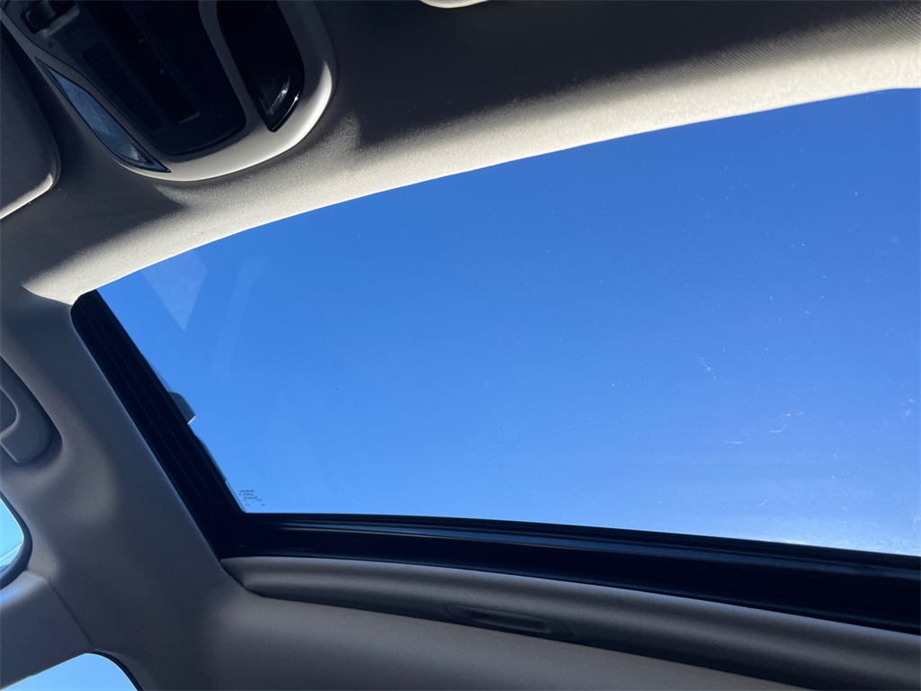 2022 Subaru Outback Touring photo 24