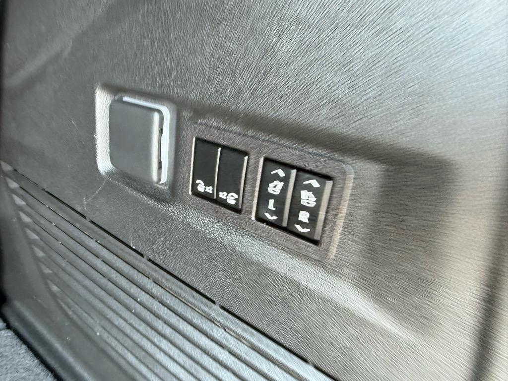 2023 Chevrolet Tahoe High Country photo 17