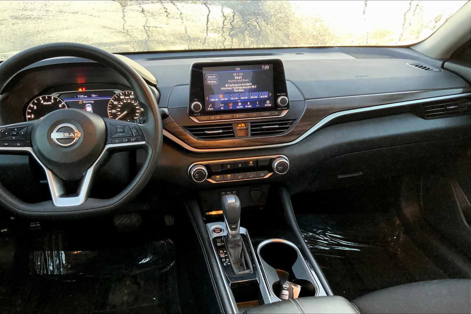 2023 Nissan Altima 2.5 SV photo 6