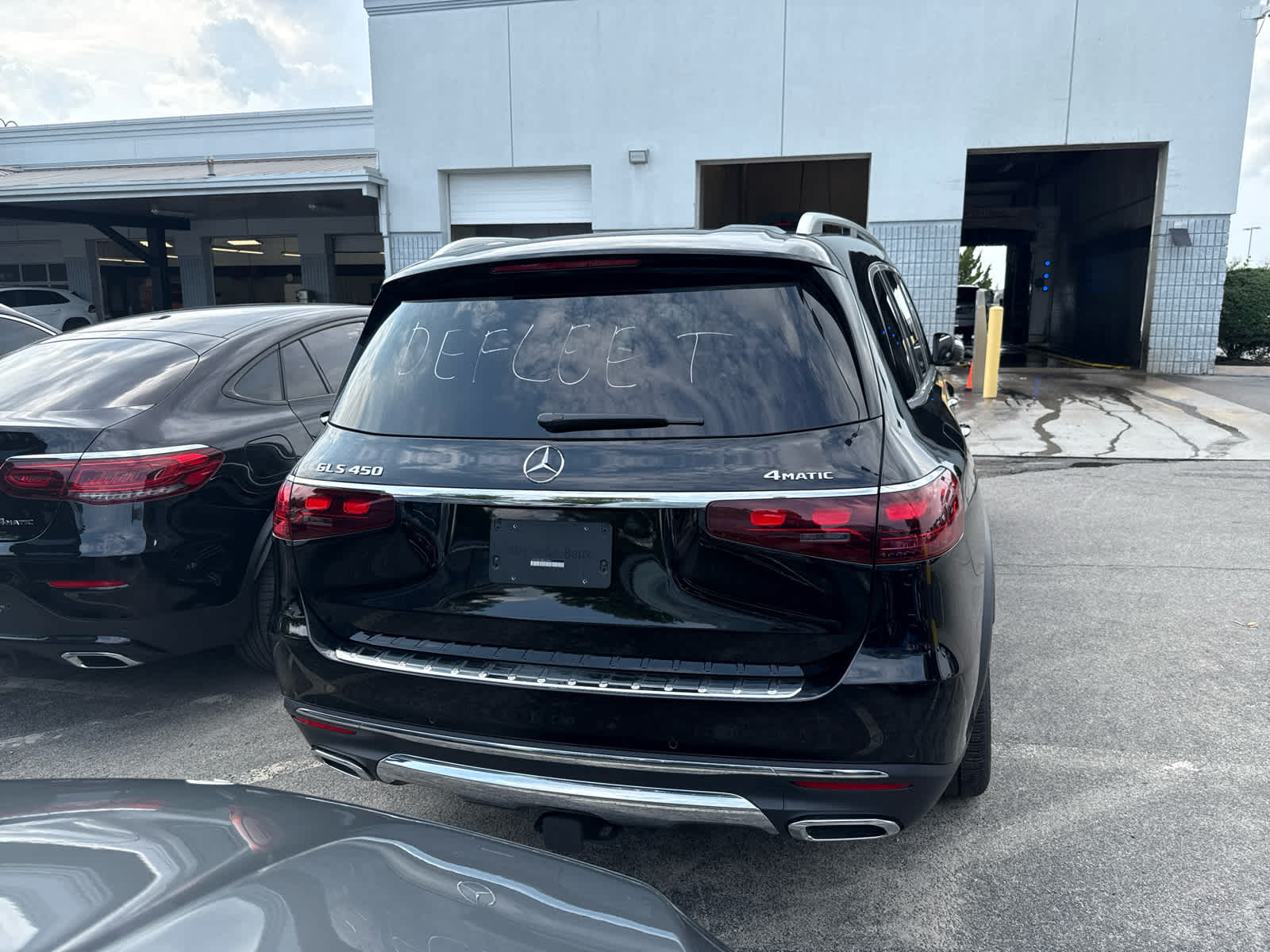 2025 Mercedes Benz GLS 450 4MATIC photo 2