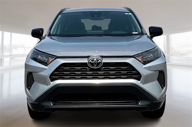 2020 Toyota RAV4 LE photo 2