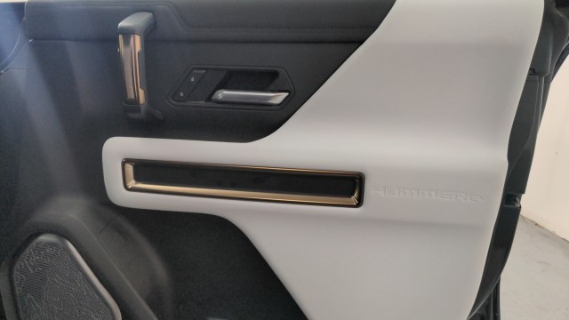 Used 2025 Void Black GMC 2X image 30