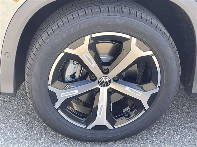 2025 Volkswagen Tiguan SE photo 9