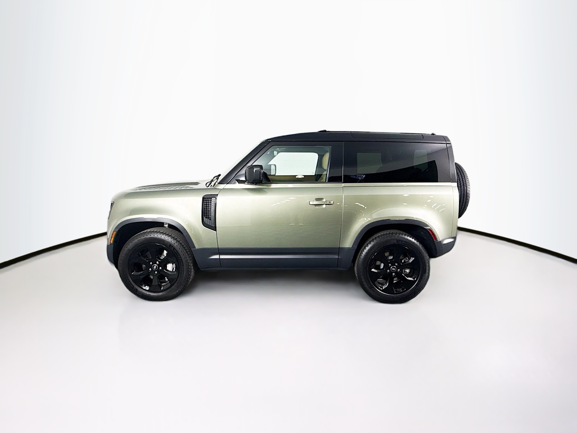 2025 Land Rover Defender 90 S photo 9