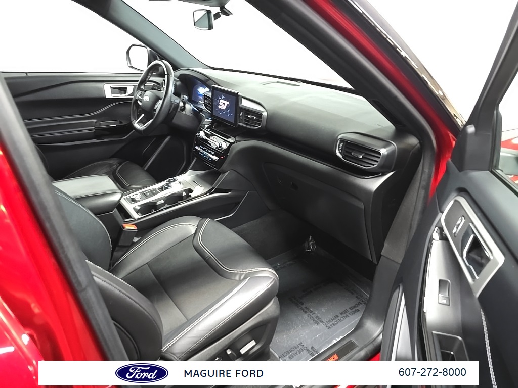 2022 Ford Explorer ST photo 16