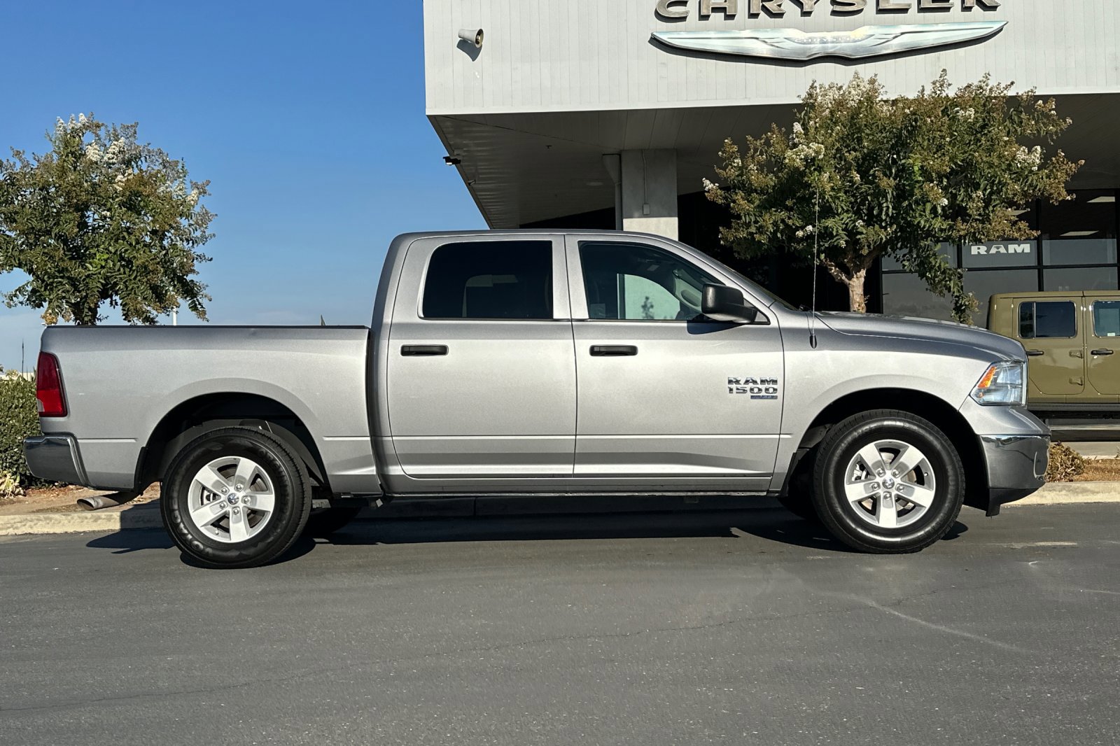 2022 Ram 1500 photo 3