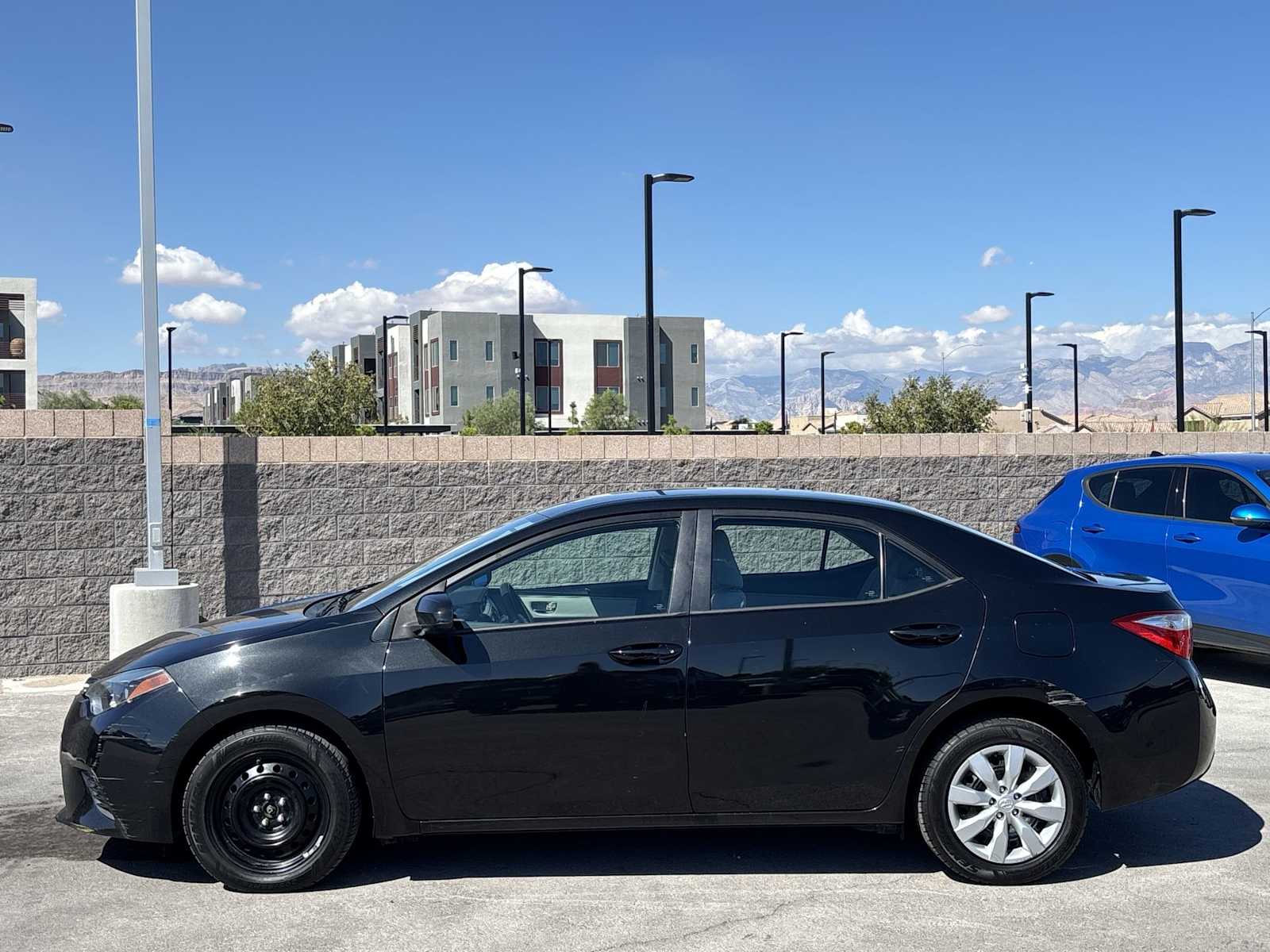 2016 Toyota Corolla LE photo 6