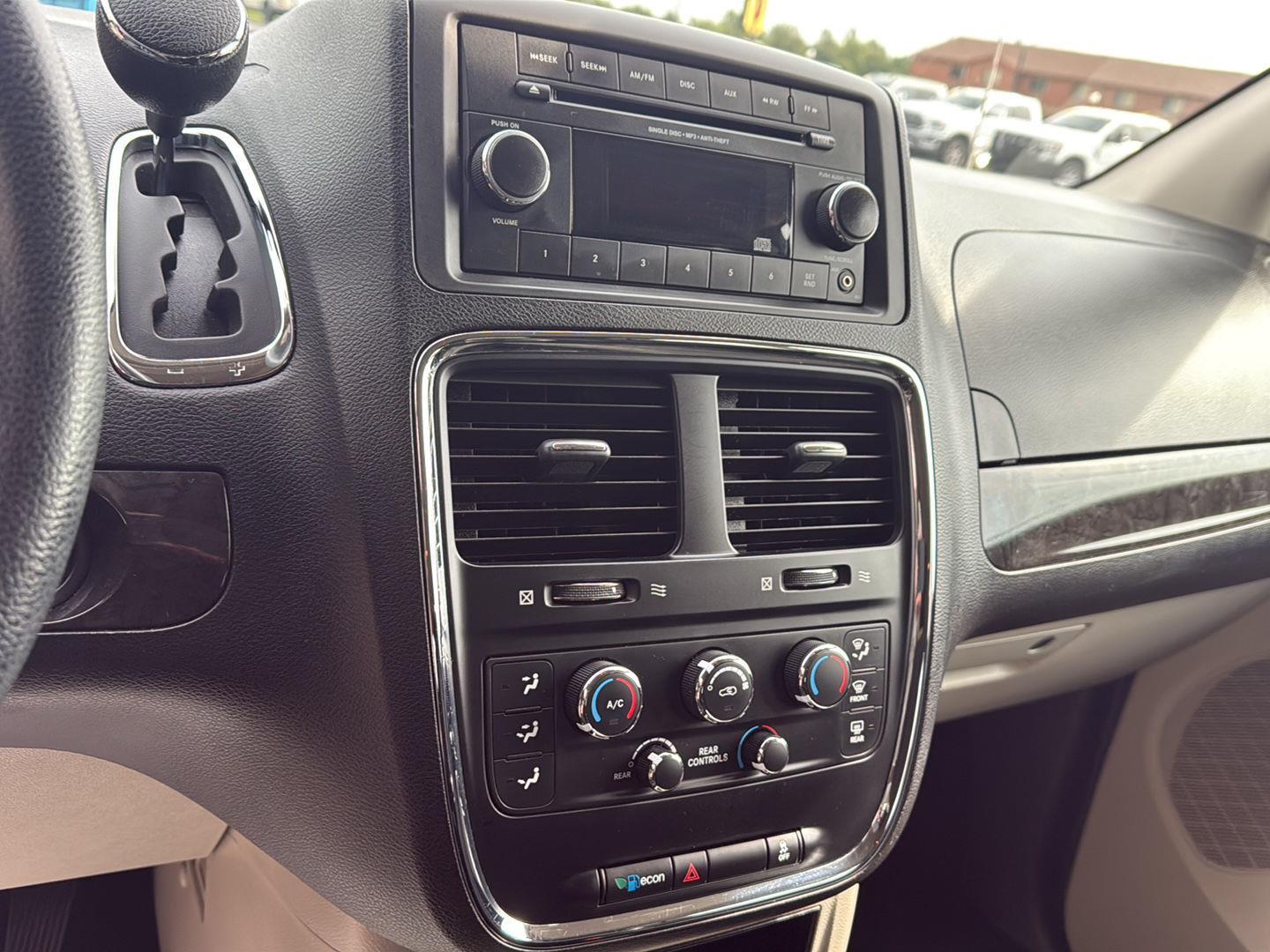 2016 Dodge Grand Caravan SE photo 6