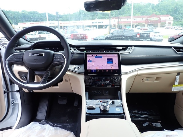 2025 Jeep Grand Cherokee Limited photo 11