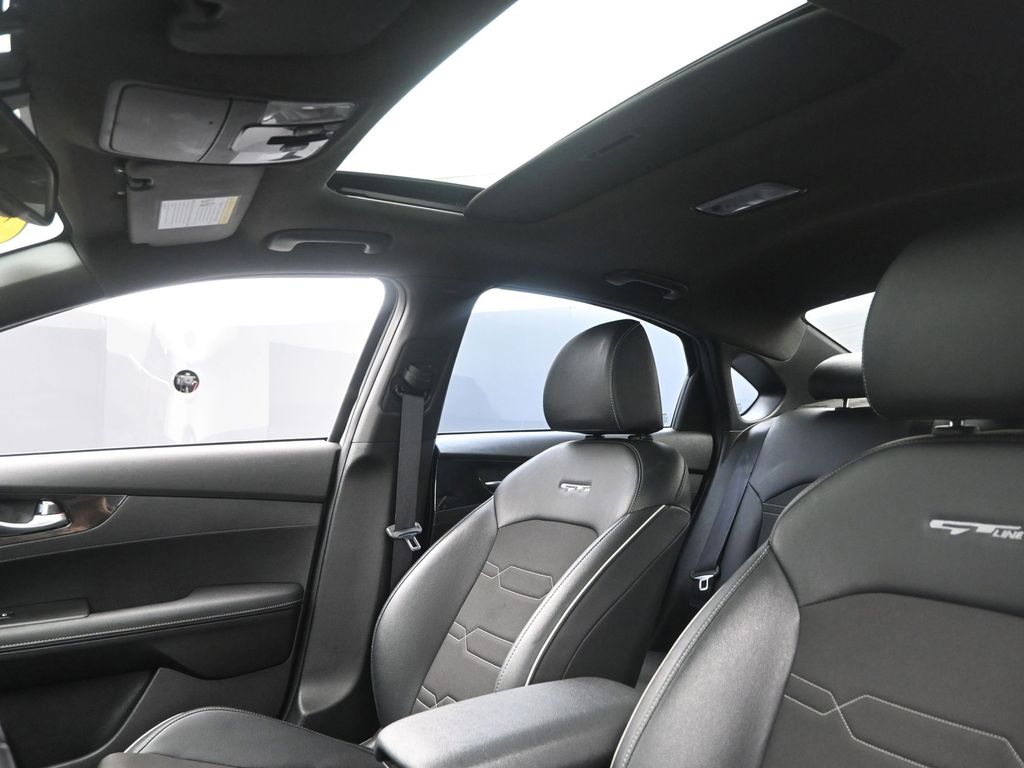 2022 Kia Forte GT-Line photo 14