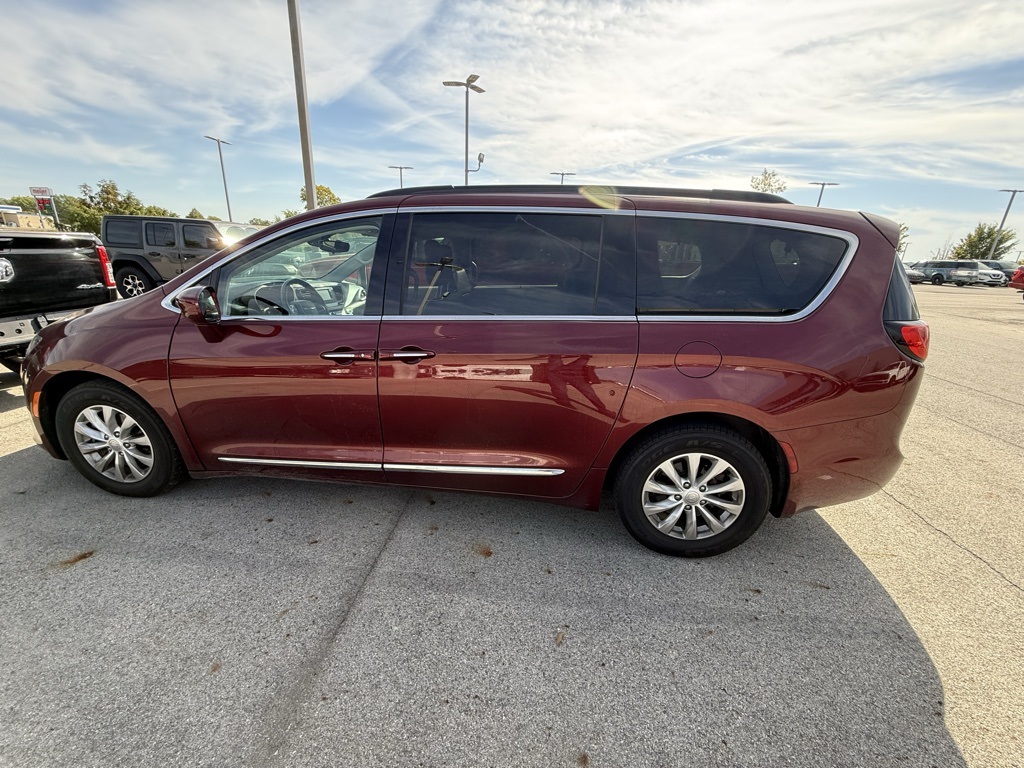 2017 Chrysler Pacifica Touring L photo 6