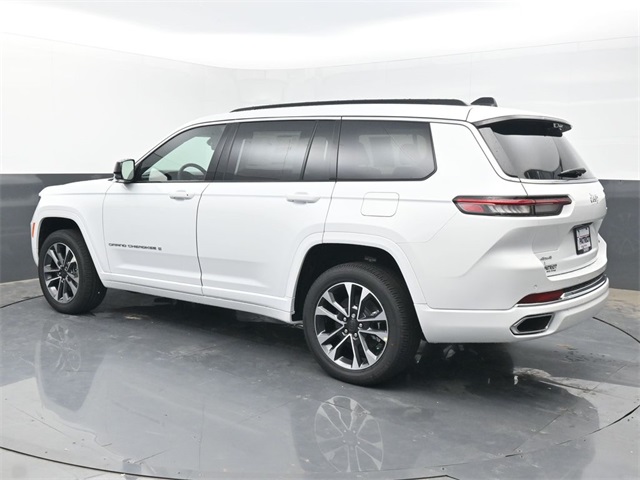 2025 Jeep Grand Cherokee Overland photo 3