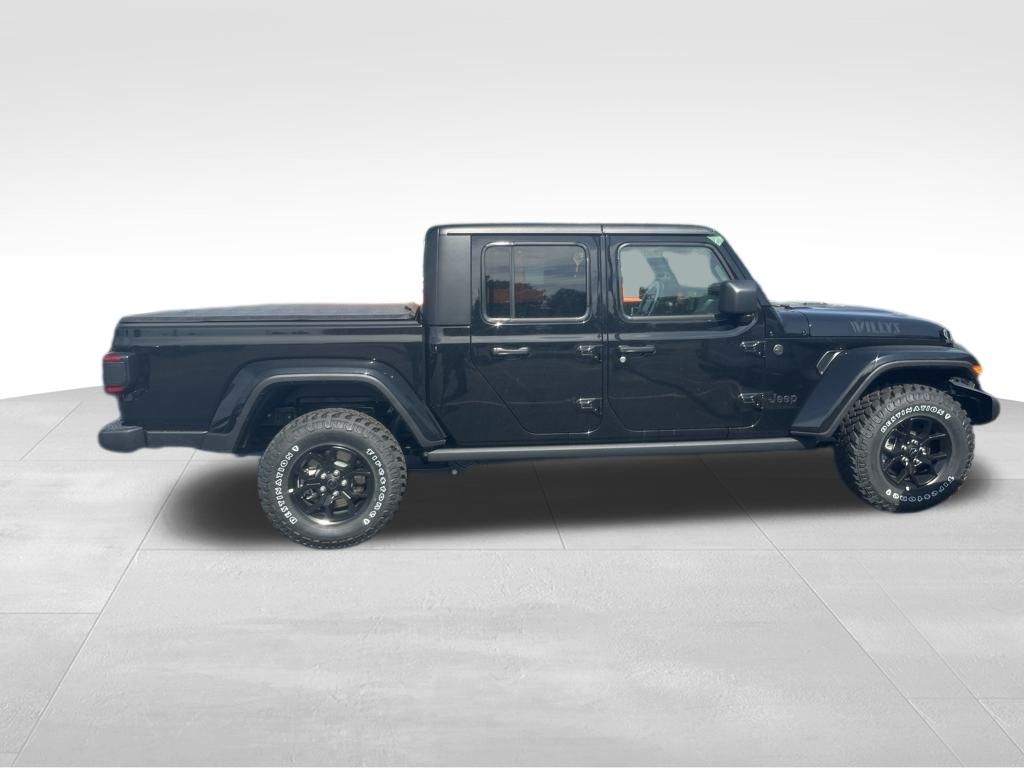 2025 Jeep Gladiator Willys photo 2